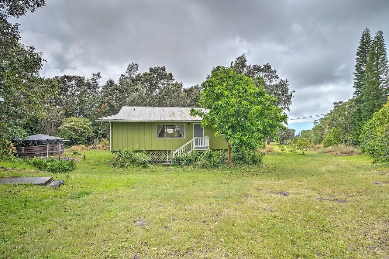 Peaceful Abode With Deck, 13 Mi To Black Sand Beach! Naalehu