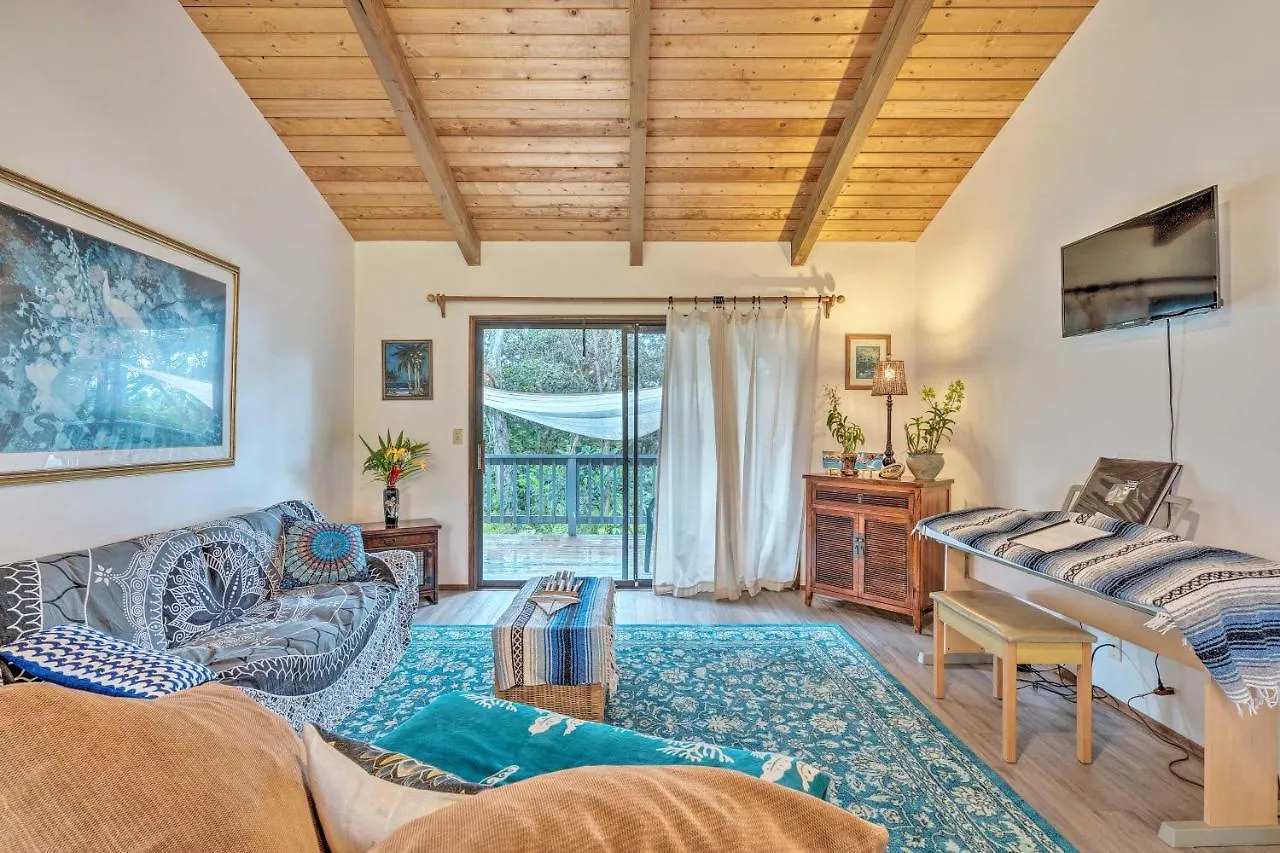 Peaceful Abode With Deck, 13 Mi To Black Sand Beach! Naalehu 0*,