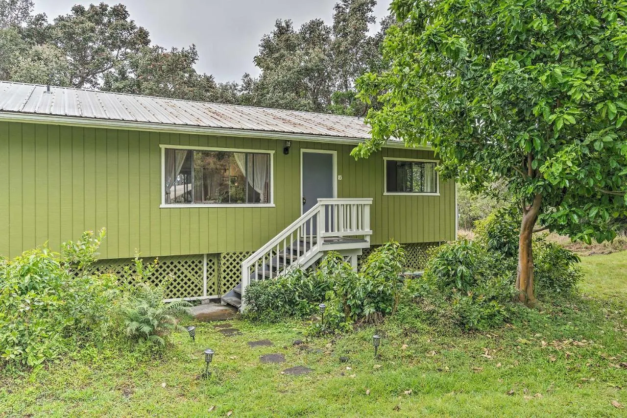 Peaceful Abode With Deck, 13 Mi To Black Sand Beach! Naalehu 0*,  Ηνωμένες Πολιτείες της Αμερικής